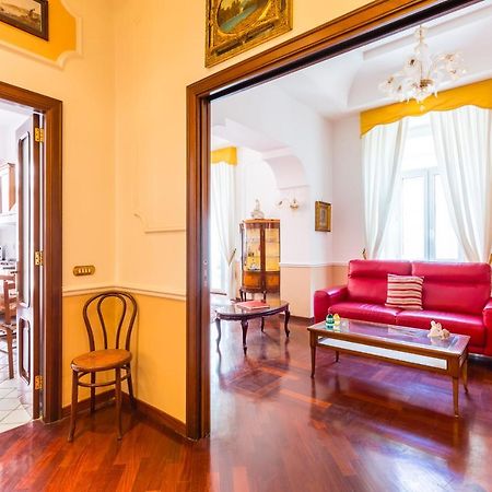 Grand Classic Apartment At San Martino By Napoliapartments Exterior photo