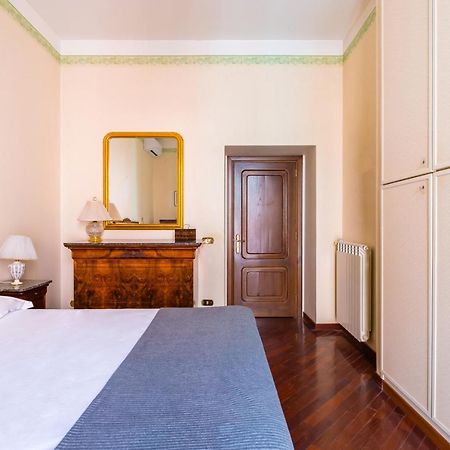 Grand Classic Apartment At San Martino By Napoliapartments Exterior photo