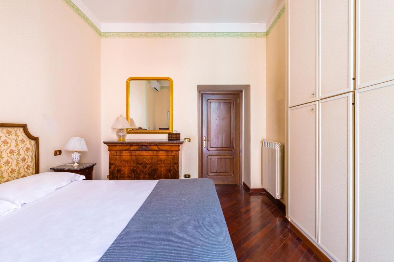 Grand Classic Apartment At San Martino By Napoliapartments Exterior photo