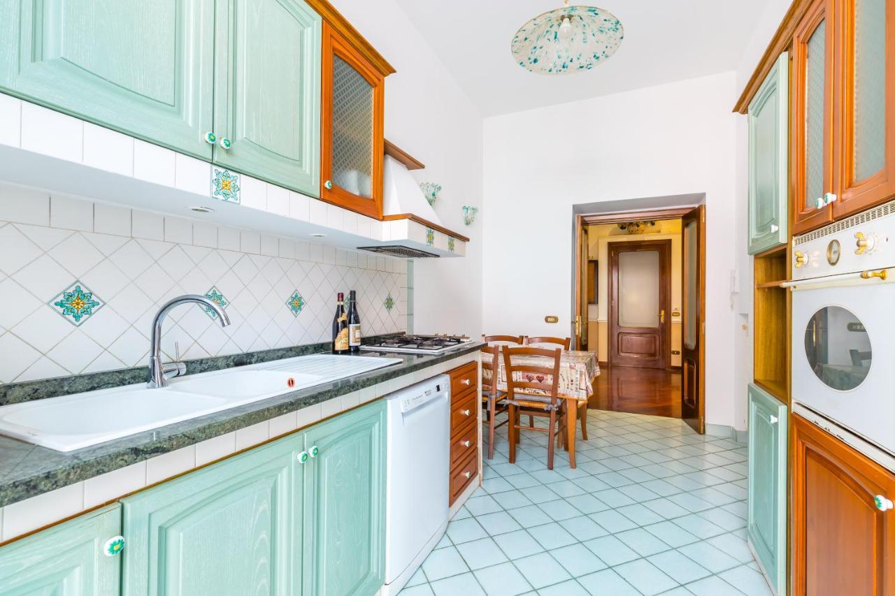 Grand Classic Apartment At San Martino By Napoliapartments Exterior photo
