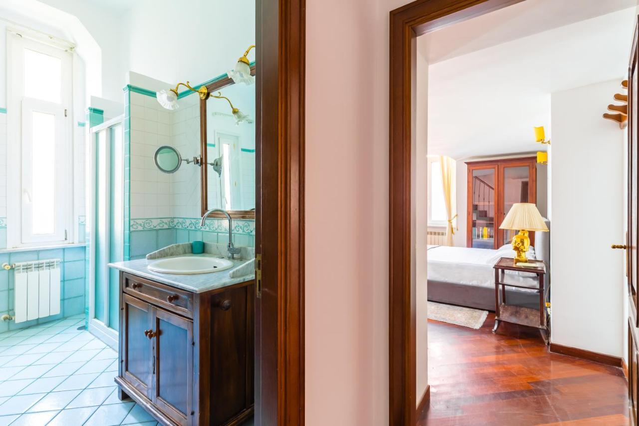 Grand Classic Apartment At San Martino By Napoliapartments Exterior photo
