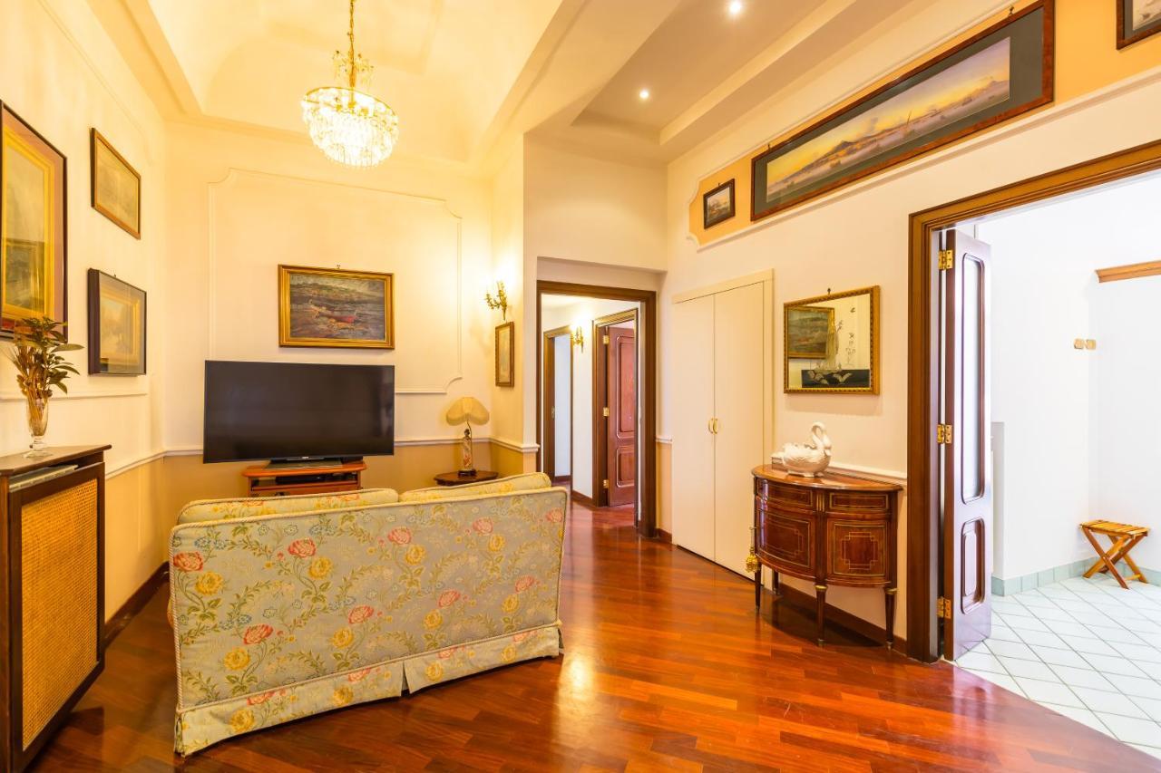 Grand Classic Apartment At San Martino By Napoliapartments Exterior photo