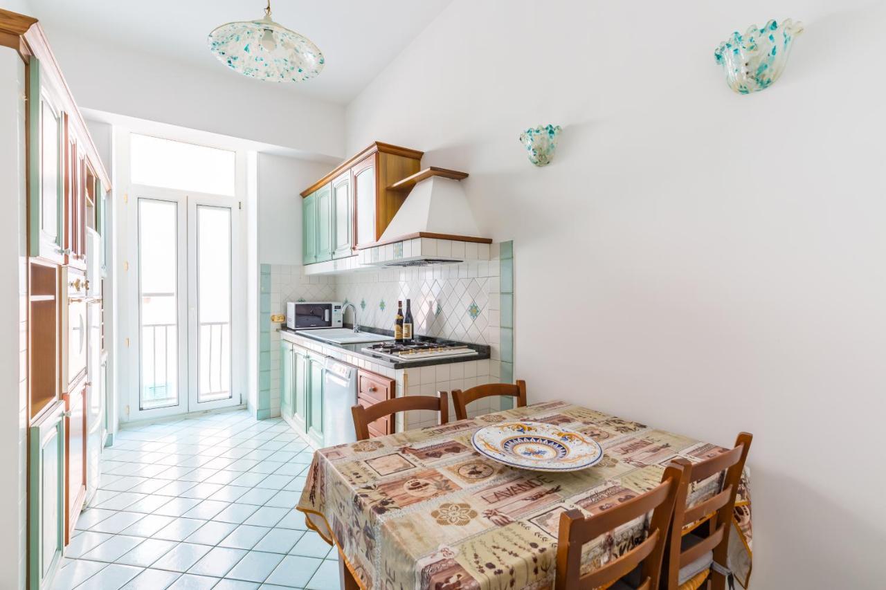 Grand Classic Apartment At San Martino By Napoliapartments Exterior photo