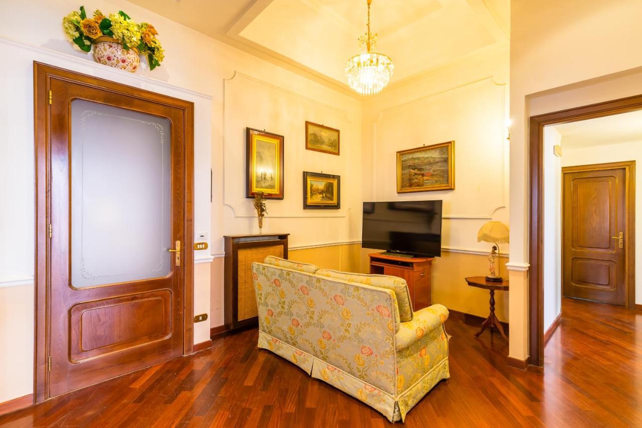Grand Classic Apartment At San Martino By Napoliapartments Exterior photo