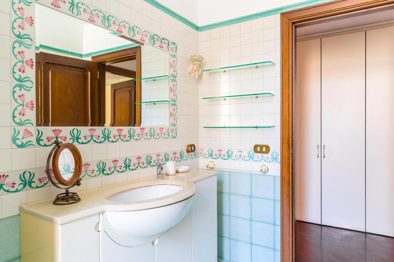 Grand Classic Apartment At San Martino By Napoliapartments Exterior photo