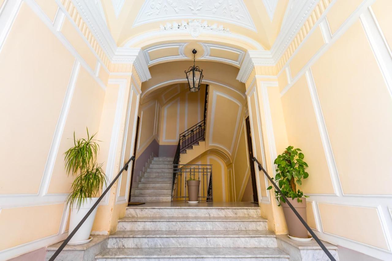 Grand Classic Apartment At San Martino By Napoliapartments Exterior photo