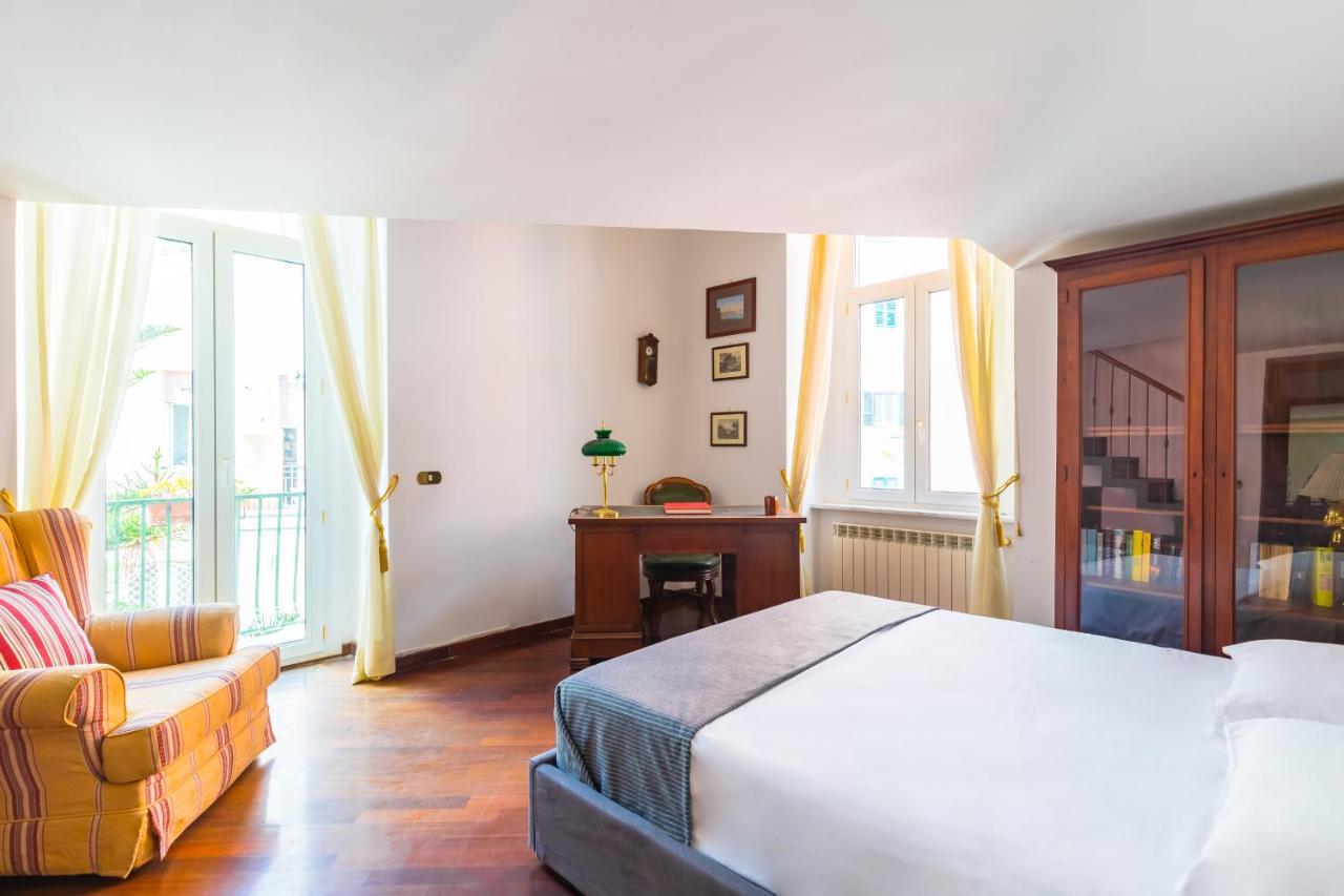 Grand Classic Apartment At San Martino By Napoliapartments Exterior photo
