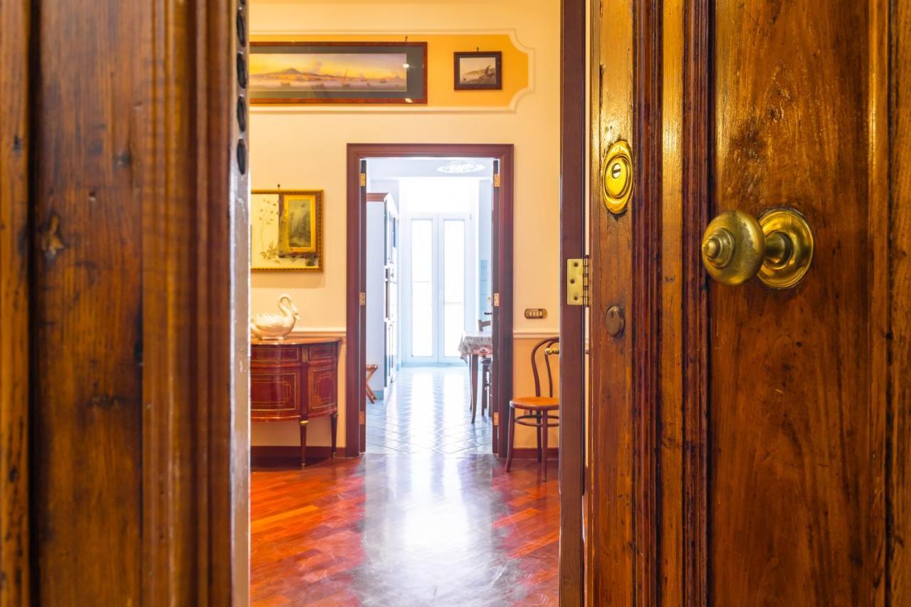 Grand Classic Apartment At San Martino By Napoliapartments Exterior photo
